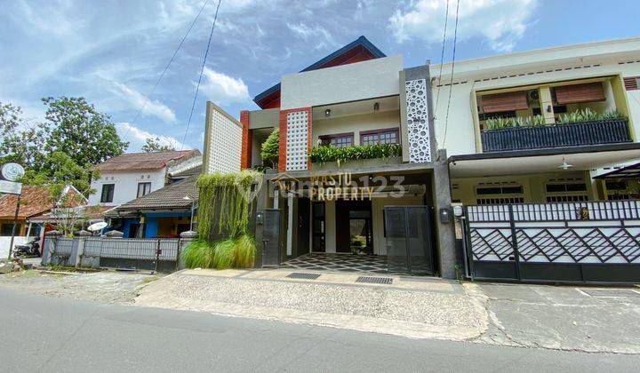 Rumah Mewah 3 Lantai Di Maguwoharjo Jogja 1