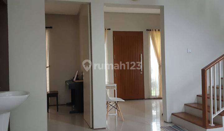 ruang tamu dijual rumah mewah di perumahan