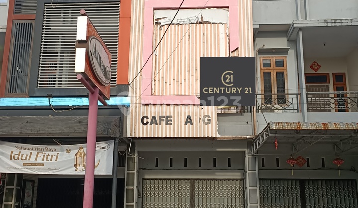 Strategic 2-Story Shophouse on Pemuda Street, Singkawang City Center Strategic 2-Story Shophouse on Pemuda Street, Singkawang City Center