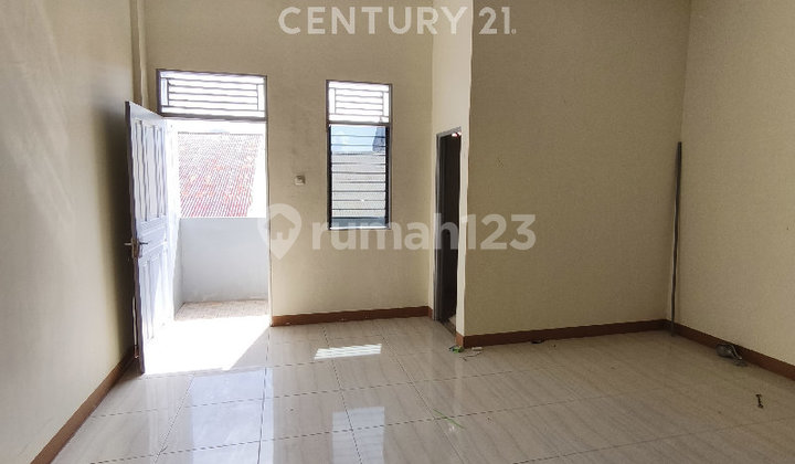 2-Storey Shop House Accessible via Dwi Alley, Suitable for Office or Warehouse 2