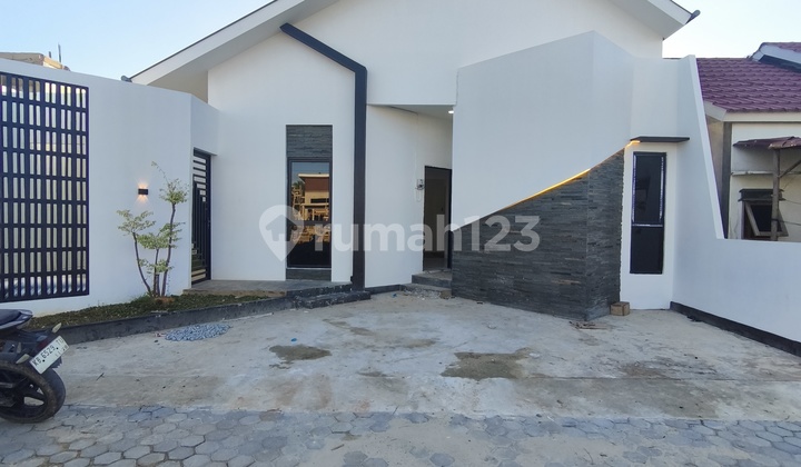 House, 1 Floor, Freehold, in North Singkawang House, 1 Floor, Freehold, in North Singkawang
