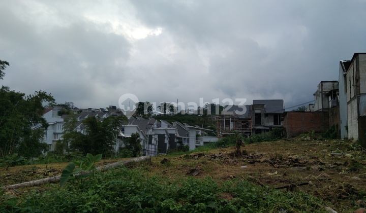 Access for 2 Cars, Suitable for Building a Residence, Malang Land with SHM Split.
