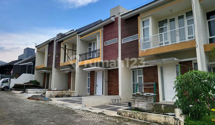 2-Storey Villa in Batu City Near Jatim Park 3 2