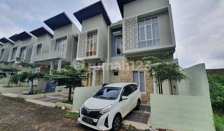 Villa for Sale Near Jatimpark 2 Tourist Attraction, Oro - Oro Ombo Street, Batu 1