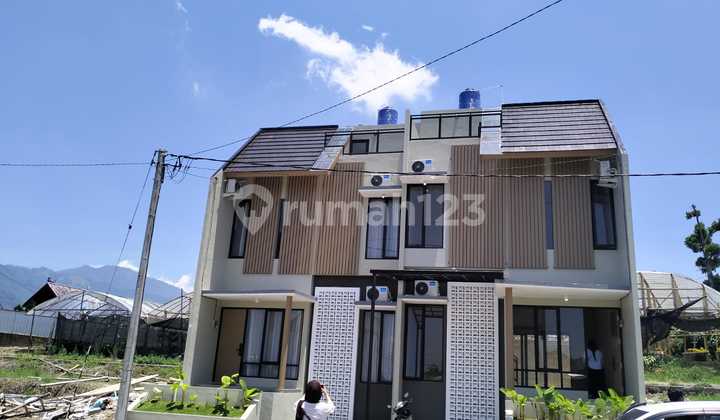 For Sale Beautiful Villa in Batu City, Features Private Pool For Sale Beautiful Villa in Batu City, Features Private Pool