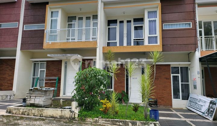 2-Storey Villa in Batu City Near Jatim Park 3 2-Storey Villa in Batu City Near Jatim Park 3