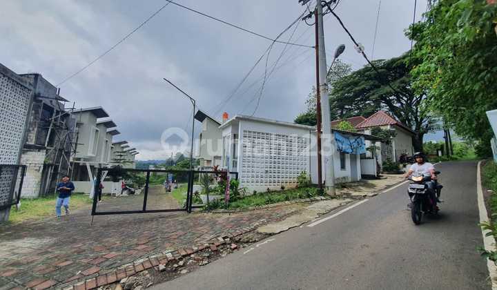 2-Story Villa House in Batu City, Close to Jatim Park 2 2