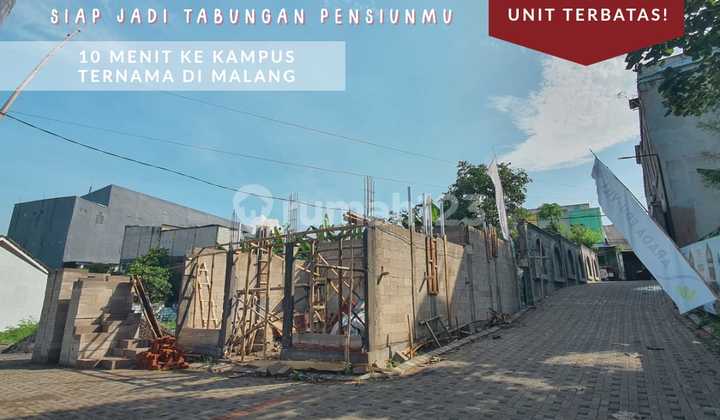 For Sale Saxophone Boarding House - High Income Potential! 1