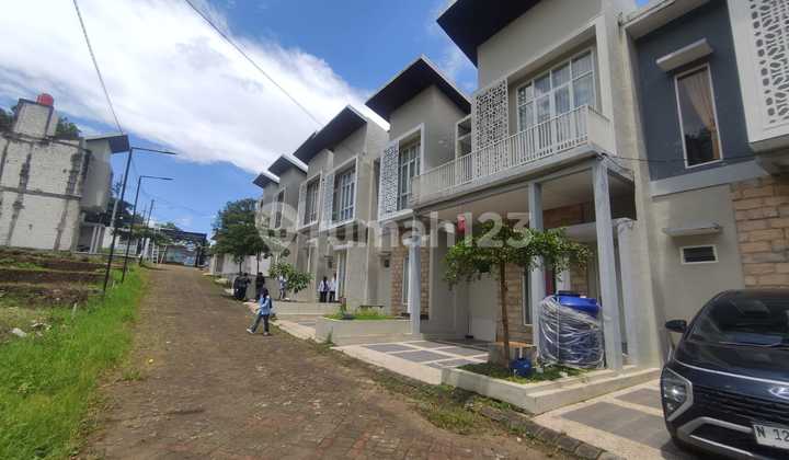 Jual Villa 2 Lantai di Kota Batu, Dekat dengan Bns dan Jatimpark