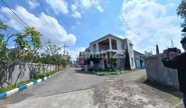 For sale 8-room ruko in campus residential area 2