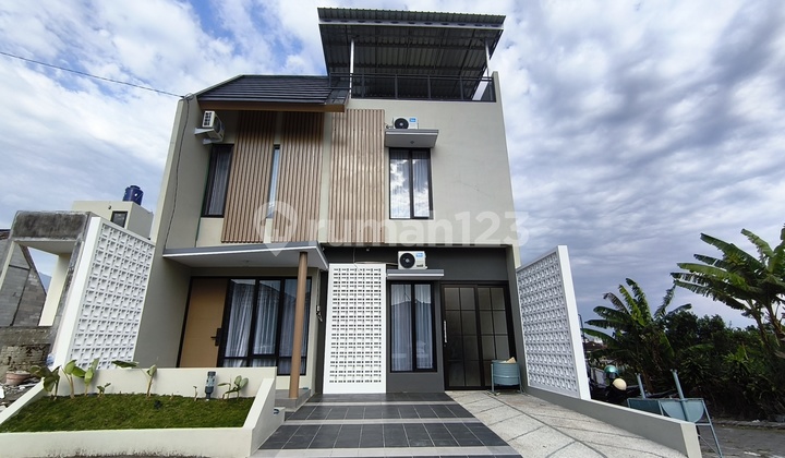 For sale 2-story stone villa near tourist attractions strategic location