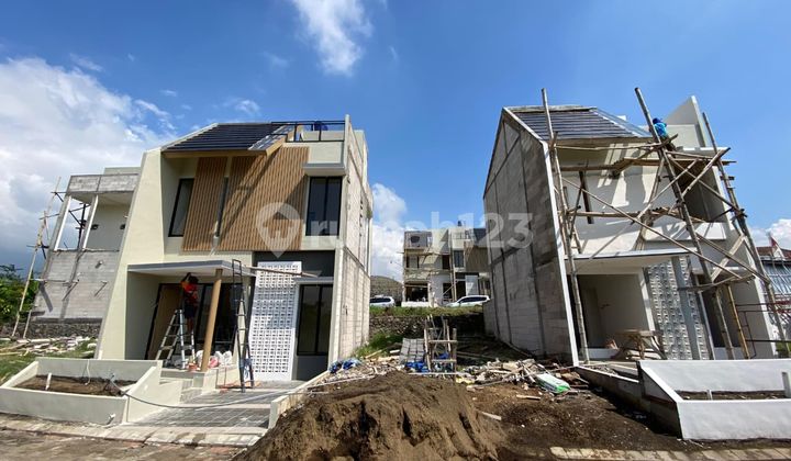 Villa batu 3 lantai strategis 3 menit dari alun alun