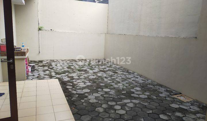 Hunian Bagus Furnished 2 Lantai Komplek Elit BMW 2