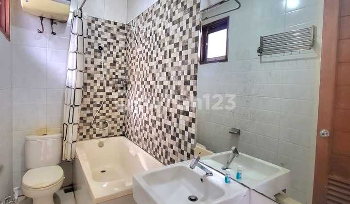 Rumah Bagus Emerald Bintaro Akses Tol Parigi 2