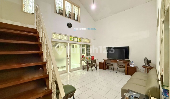 Well-Maintained Classic House in Kebayoran Baru Area 2