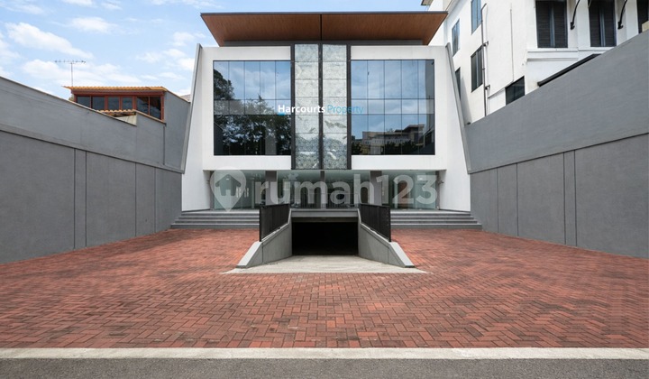 Gedung Kondisi Baru Siap Huni Area Jakarta Timur