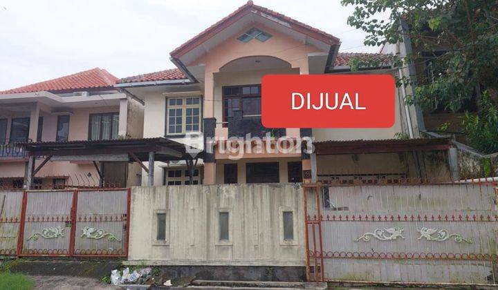 RUMAH BESAR DEPAN BELAKANG ADA HALAMAN DI PERUMAHAN INDAH GATSU  1