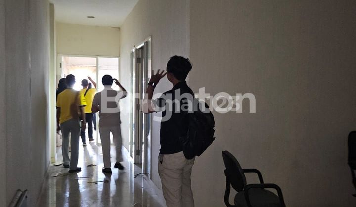 3-STORY SHOPHOUSE IN WEST DENPASAR, STRATEGIC & SUITABLE FOR OFFICE 2