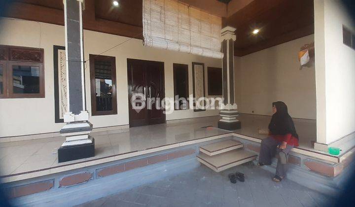 RUMAH BESAR DI SESETAN, LOKASI STRATEGIS 2