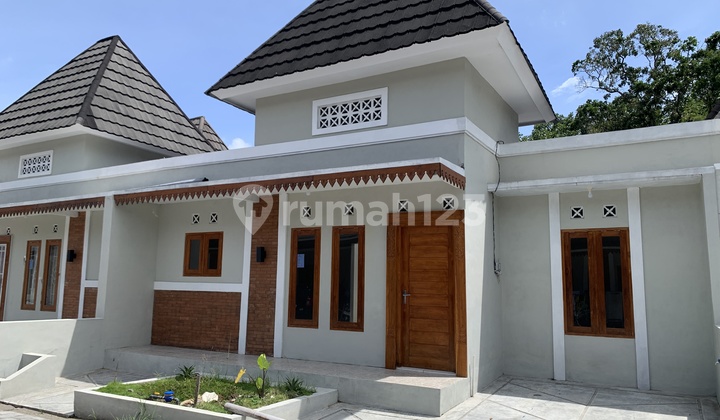 Rumah Klasik Limasan Dalam Cluster One Gate 1