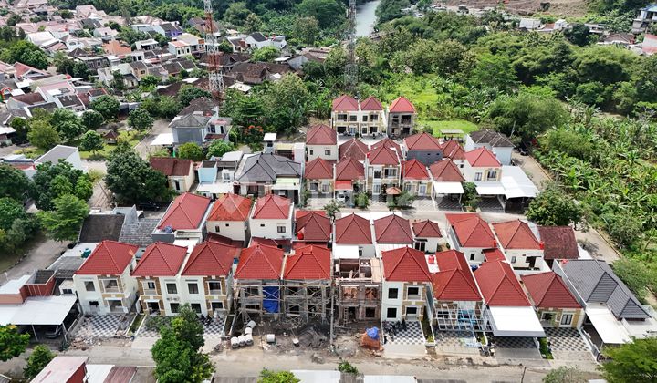 2-Story House in City Center Cheap Near Mayaran Toll Road 2