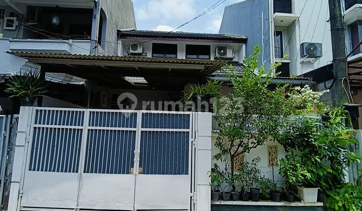 Dijual Rumah 2 Lantai Di Sektor 4, Bebas Banjir. Ipl Murah.