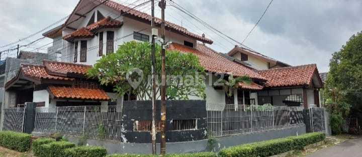 Dijual Rumah 2 Lantai, Terawat, Lingkungan Adem & Nyaman, Posisi Hook. Lokasi Strategis Dekat Dgn Pintu Tol Taman Mini, LRT & Mall Tamini. 2