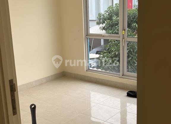 House Near International School and Summarecon Serpong Mall, as well as Bethsaida Hospital in Gading Serpong. 2