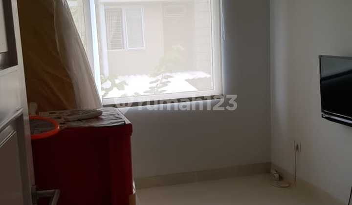 Virginia's House Near Stella Maris and Tarakanita Schools, Matana University, and Gading Serpong Lid Modern Market. 2