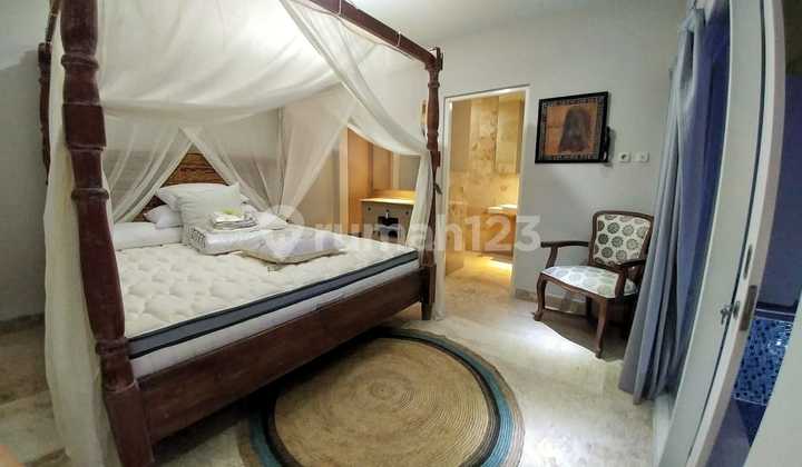 Villa Di Kelilingi Tempat Wisata Seminyak Badung Bali Rj