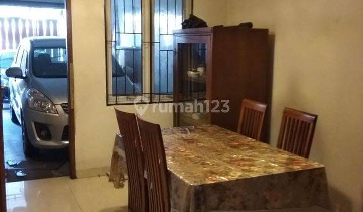 Rumah Bagus Semi Furnished SHM Tanjung Duren Utara, Jakarta Barat 2