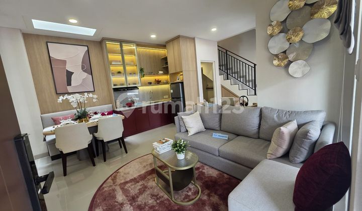 For Sale 3-Story House in Malibu Fully Furnished 2