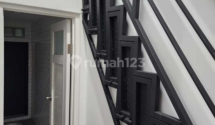 Dijual Rumah baru & design menarik Griya Loka Sektor 1.6 BSD, Tangerang 2