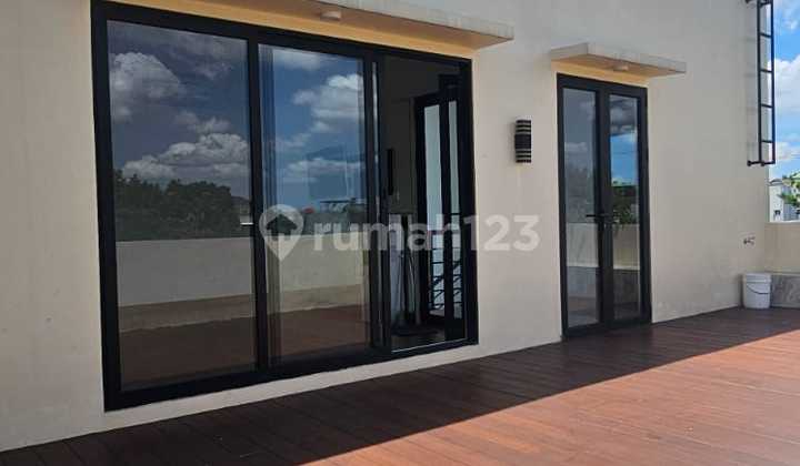 Rumah Hoek Private Pool Cluster Lavender Gading Serpong Tangerang