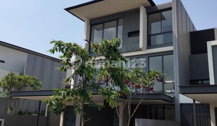 House Hook Banci Facing Park Navapark Cluster Lyndon BSD City Tangerang