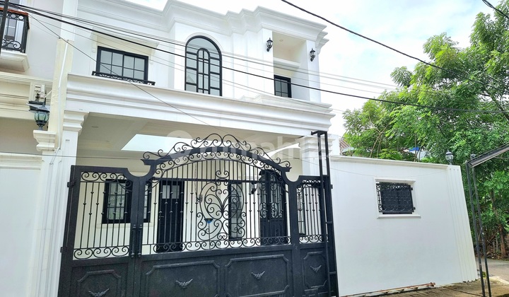 Brand New Hook Modern Classic House in Meruya Joglo, West Jakarta Brand New Hook Modern Classic House in Meruya Joglo, West Jakarta