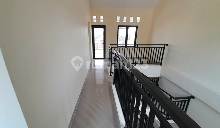 Dijual Rumah Siap Huni 3 Lantai Cluster Kencana Loka Bsd City Tangerang 2