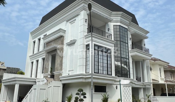 Rumah Mewah Bangunan Mandiri Alam Sutera 3 Lantai + Rooftop Tangerang Rumah Mewah Bangunan Mandiri Alam Sutera 3 Lantai + Rooftop Tangerang