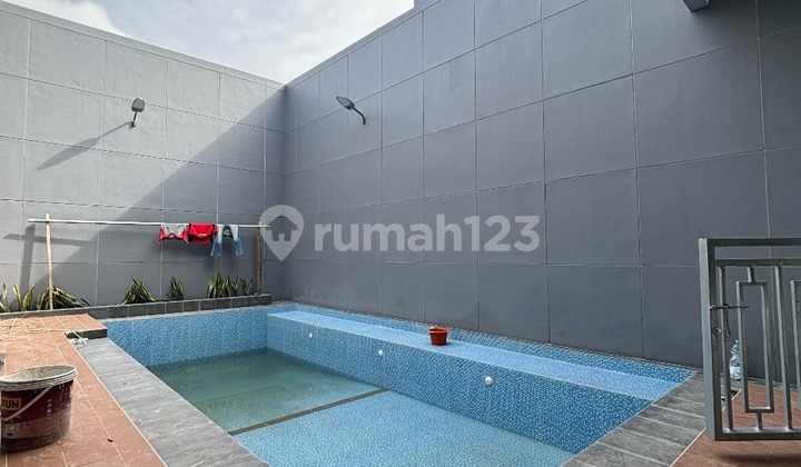 House With Private Pool In Griya Loka Bsd Tangerang