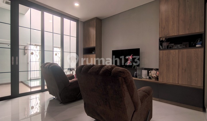Dijual Rumah + Showroom Furnished The Savia Cluster Visana Bsd City Tangerang
