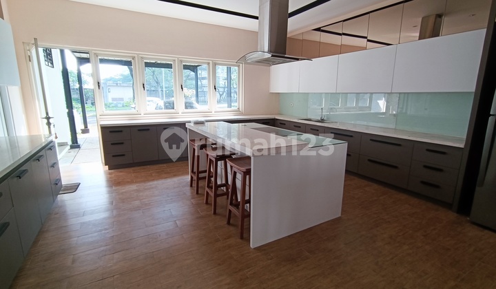 Rumah Hook Cluster Sutera Aruna Alam Sutera ada Swimming Pool, Tangerang