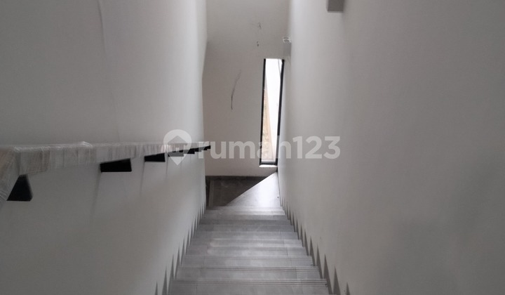 Turun Harga ! Rumah Cluster Laurel Navapark Private Lift BSD City Tangerang 2