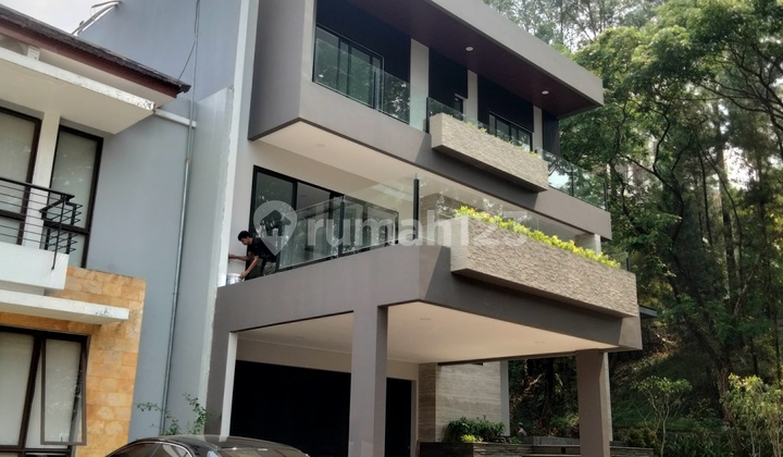 Independent Building House Green Cove Cluster Bsd City Tangerang