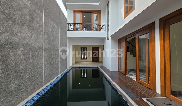 Rumah Hoek Mewah Cluster Puspita Loka Bsd City Tangerang