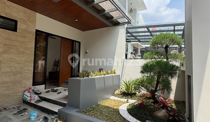 Dijual Rumah 2 Lantai Desain Modern Minimalis Taman Chrysant Bsd City Tangerang