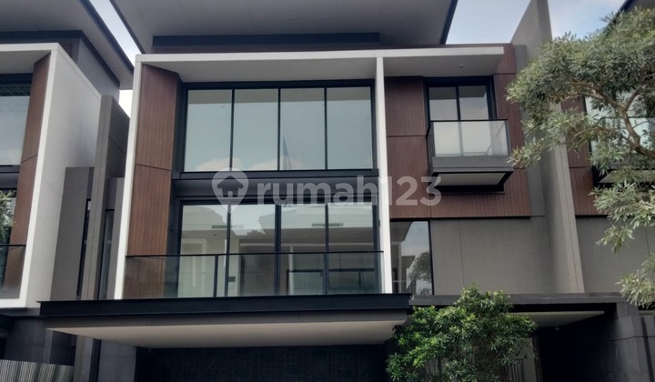 Turun Harga ! Rumah Cluster Laurel Navapark Private Lift BSD City Tangerang 1