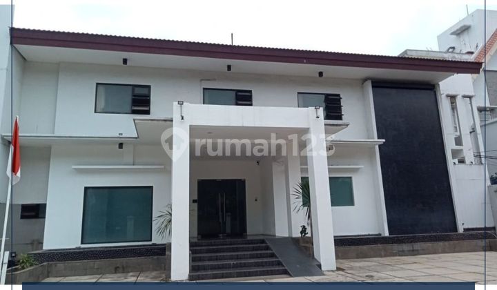 Strategic Commercial Building for Rent in Kebayoran Baru, 1237m², Only 3 Billion/Year!! Includes Basement - Suitable for Offices. South Jakarta.