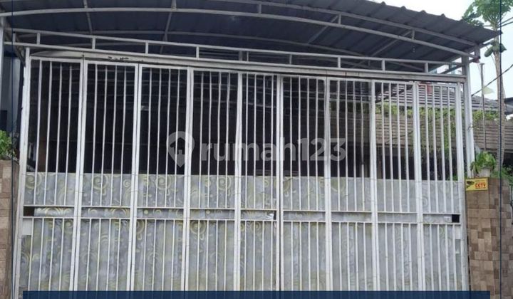 For Quick Sale: Active Dormitory with 22 Rooms All Occupied!! Area 527M2 Only 10 Billion!! Near Trisakti and Untar Campuses!! Just 17 Minutes to Binus Kemanggisan!! Includes Restaurant, Laundry, Complete Dormitory Facilities!! Ready for Viewing!! Best Investment!! 1