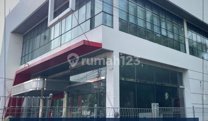 Disewakan / Dijual Bangunan Ex Showroom Mobil Di Pinangsia Luas 401m2 Hanya 1 Milyar/thn!! Harga Jual Hanya 25 Miliar!! Jakbar!!