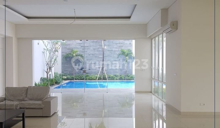 Rumah Villa Baru Posisi Hook Lt 912m2 Ada Private Pool Hanya 12 Miliar!! Jaktim